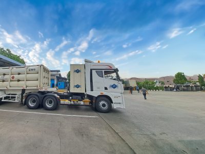 Head Truck Using Gas Engine CNG Fueled scaled